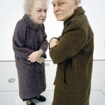 donne anziane, scultura