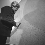 Alberto Burri. L'artista mentre lavora a un Cellotex, 1977-78 ca. - photo Aurelio Amendola