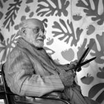 Il maestro Matisse nel suo studio a Nizza. 1952. Foto AFP