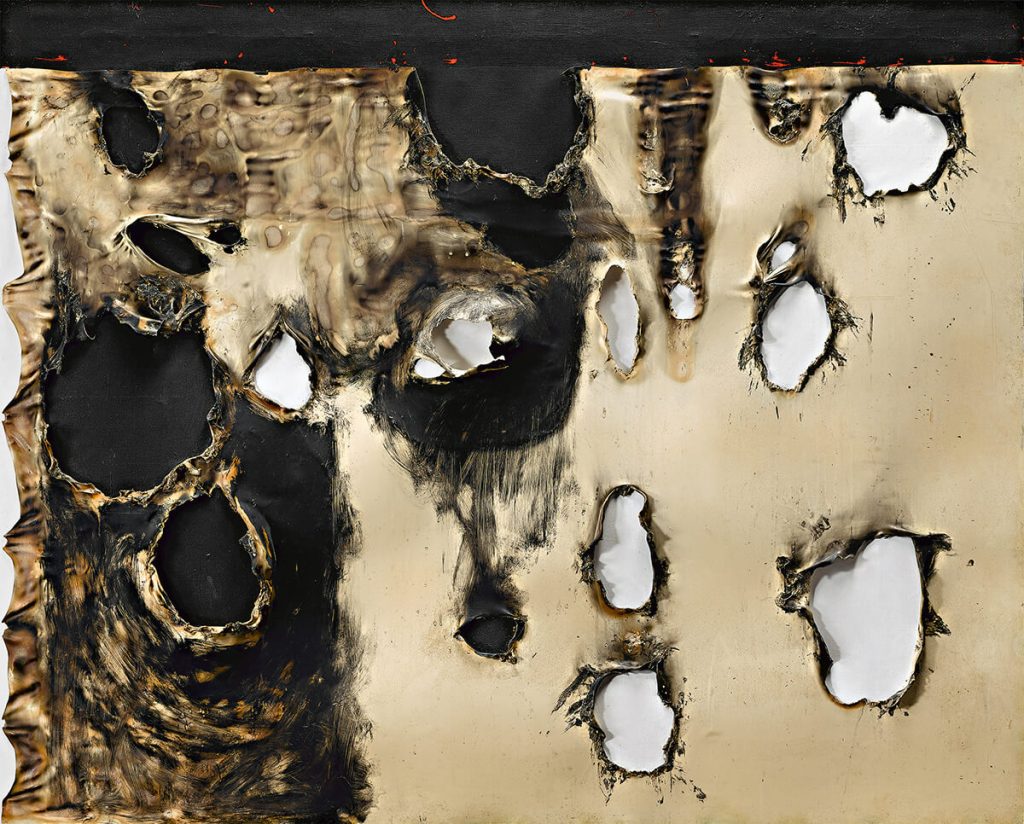 Alberto Burri. Combustione plastica, 1958. Plastica (PVC), acrilico, tessuto, graffette, e combustione su tela, cm. 120 x 150. Collezione privata, per gentile concessione Sperone Westwater, New York