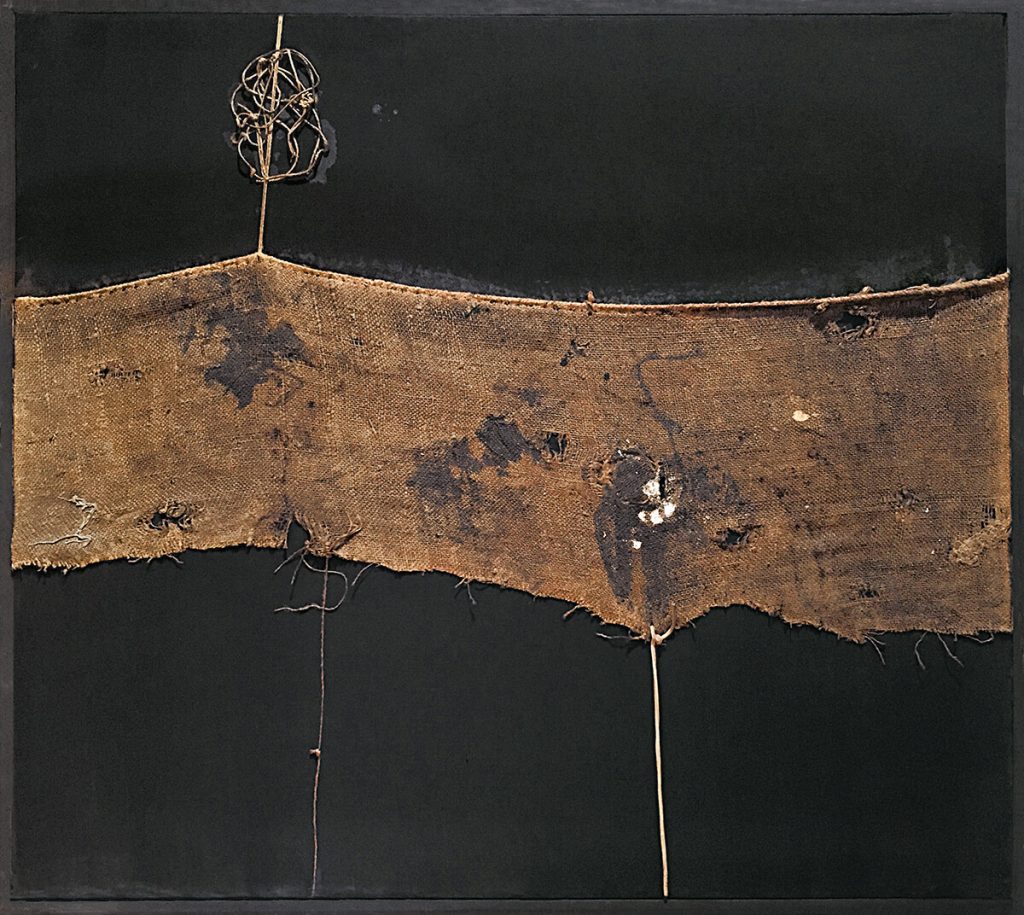 Alberto Burri. Sacco SF 1, ca. 1954. Iuta, filo, acrilico, e PVA su tela, cm. 86 x 100,6. Collezione privata, Ezio Gribaudo, Torino