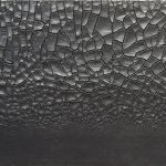 Alberto Burri. Grande Cretto nero, 1977. Acrilico e PVA in Cellotex, cm. 149,5 x 249,5. Centre Pompidou, Parigi, regalo dell'artista, 1978. © Fondazione Palazzo Albizzini Collezione Burri, Città di Castello, Italy. Musée national d'art moderne / Centre de création industrielle, regalo dell'artista, 1978 © Fondazione Palazzo Albizzini Collezione Burri, Città di Castello / 2015 Artisti Rights Society (ARS), New York / SIAE, Roma Foto: © CNAC / MNAM / Dist. RMN-Grand Palais / Art Resource, New York