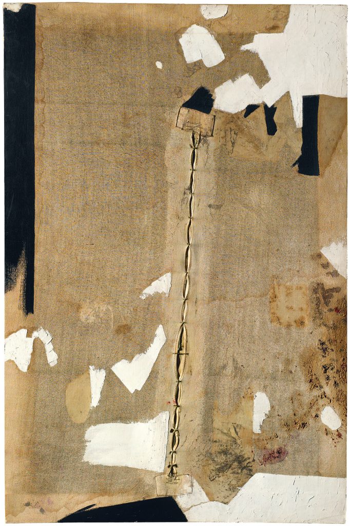 Alberto Burri. Lo strappo, 1952. Olio, tessuto, filo, pomice, e Vinavil, cm. 87 x 58. Collezione Beatrice Monti della Corte © Fondazione Palazzo Albizzini Collezione Burri, Città di Castello, Italy