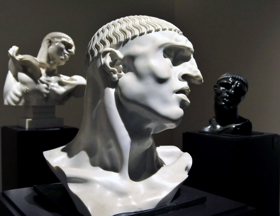 Adolfo Wildt. Vir temporis acti (Uomo antico), 1913. Marmo, cm. 100 x 75 x 63. Fontanellato (Pr), Collezione Franco Maria Ricci, Labirinto della Masone, © Archivio Franco Maria Ricci