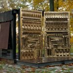 Arnaldo Pomodoro. The Pietrarubbia Group, 1975-1976. Bronzo, ferro, fiberglass e marmo, cm 280 x 530 x 360. Mountainville (NY), Storm King Art Center (foto Jerry L. Thompson)